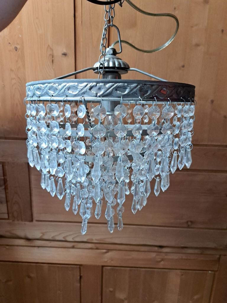 Kleine kroonluchter met glazen kralen, Huis en Inrichting, Lampen | Kroonluchters, Ophalen