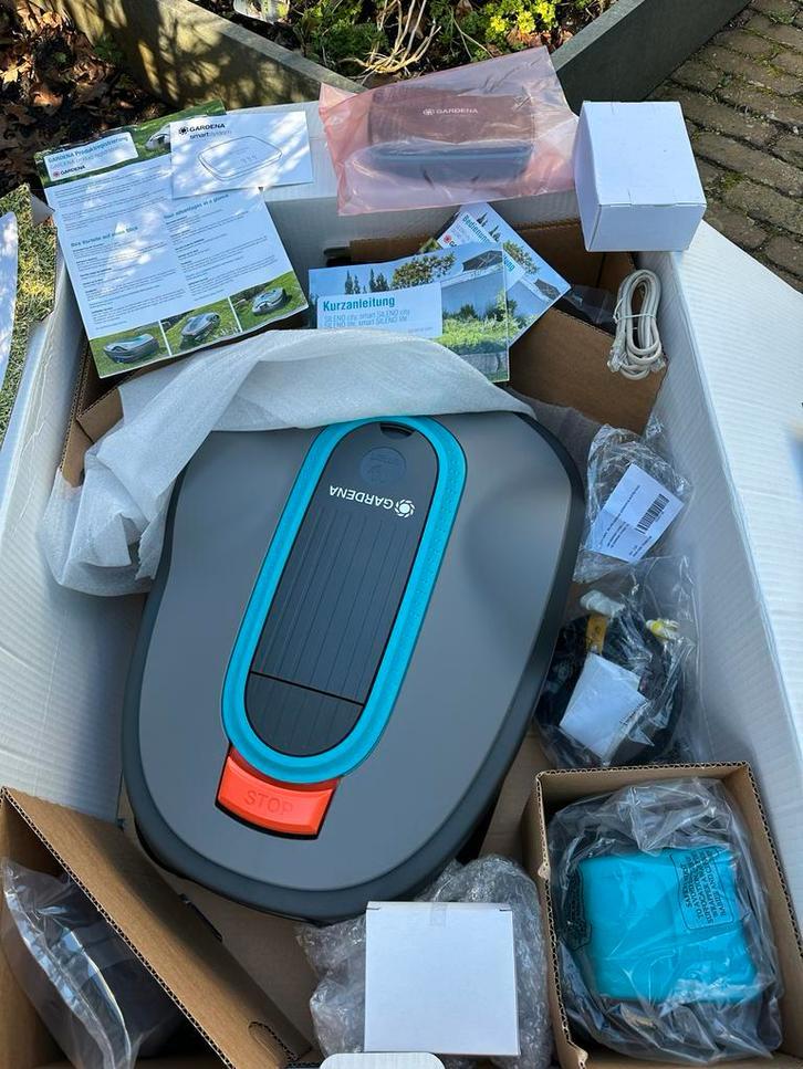 Nieuw in doos, Gardena Sileno Smart Life 1000 Robotmaaier, Ophalen of Verzenden, Nieuw, 20 tot 25 cm, Met regensensor