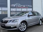 Skoda Octavia Combi 1.0 TSI Camera CarPlay Trekhaak Clima, Auto's, Gebruikt, Overige kleuren, 49 €/maand, Origineel Nederlands