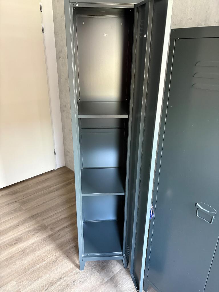 2x Leg kast materiaal metaal, Ophalen of Verzenden, Gebruikt, Overige metalen