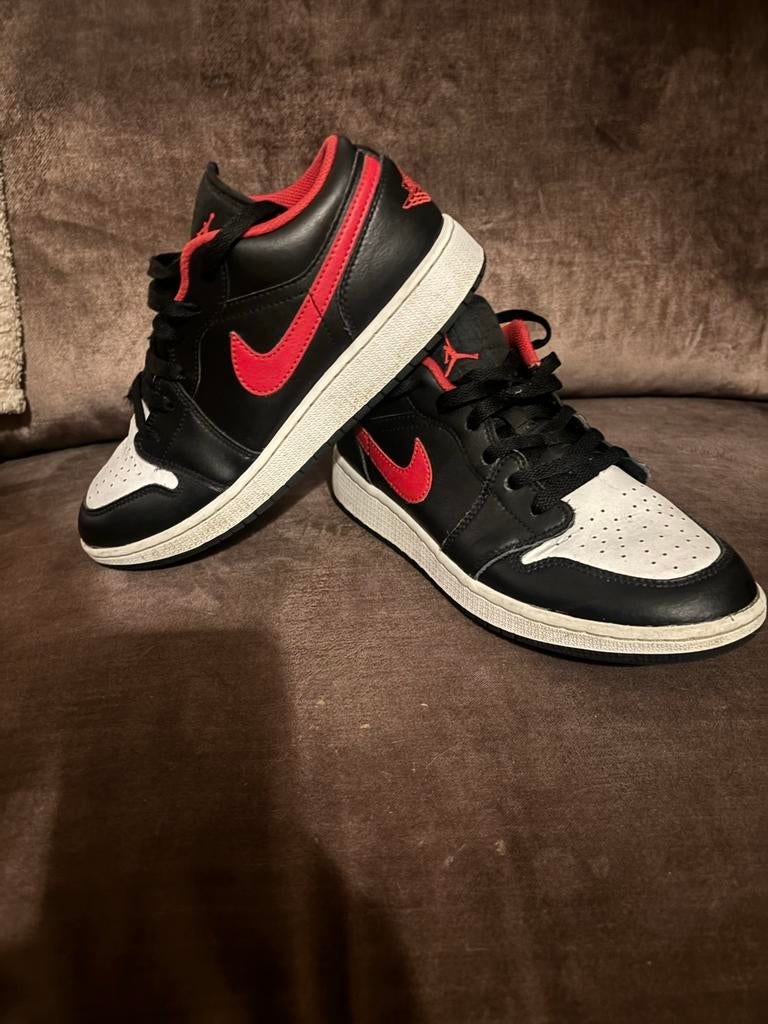 Nike Air Jordan 1 Low Kinderschoenen Zwart Rood Wit, Ophalen of Verzenden, Gebruikt, Jongen of Meisje, Schoenen