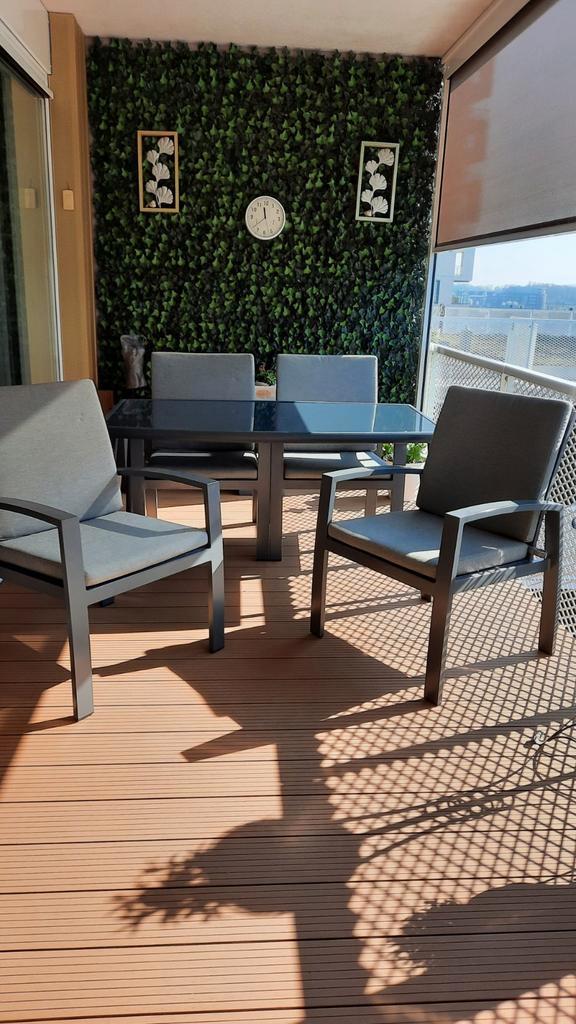 Stijlvolle Tuinset met 4 Stoelen en Glazen Tafel Tierra., Tuin en Terras, Tuinsets en Loungesets, Gebruikt, Tuinset, Aluminium