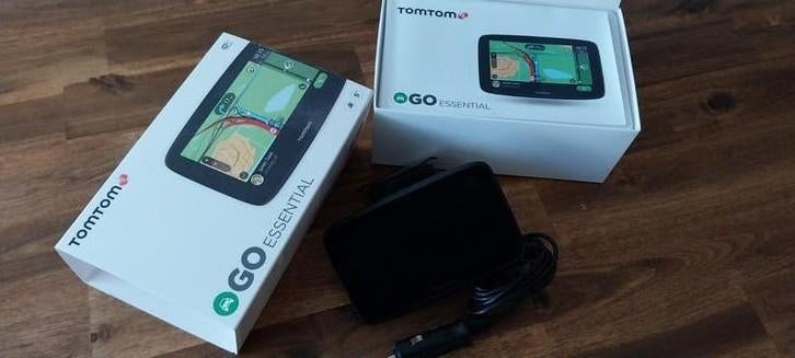 TomTom Go Essential 5" inch met nieuwste kaarten, Ophalen of Verzenden, Zo goed als nieuw