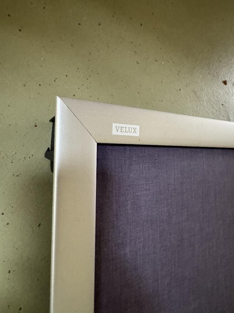 Velux Rol Gordijn Blauw GGL 804, Ophalen, Gebruikt, 100 tot 150 cm, Blauw