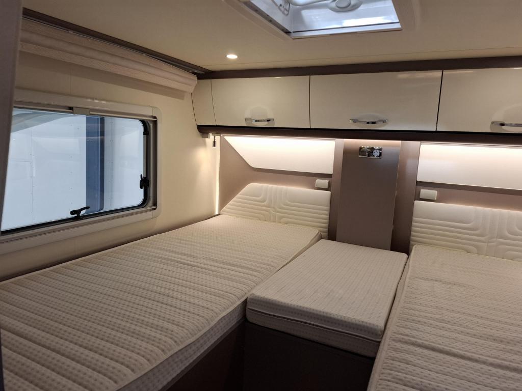 2021 Bürstner Ixeo T690 G Enkele Bedden 2x Airco 19, Luifel, Ringverwarming, Fiat, Bedrijf