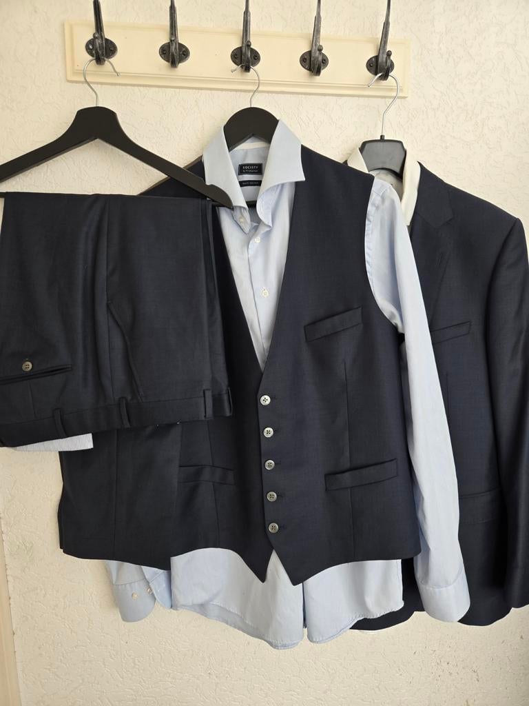 3 delig donkerblauw pak met 2 overhemden, Kleding | Heren, Kostuums en Colberts, Ophalen, Maat 52/54 (L), Blauw, Zo goed als nieuw