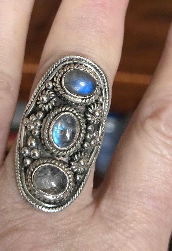 Maat 18,5 - Mooie zilveren (925) ring REGENBOOG MAANSTENEN, Sieraden, Tassen en Uiterlijk, Ringen, Zo goed als nieuw, Dame, 18 tot 19