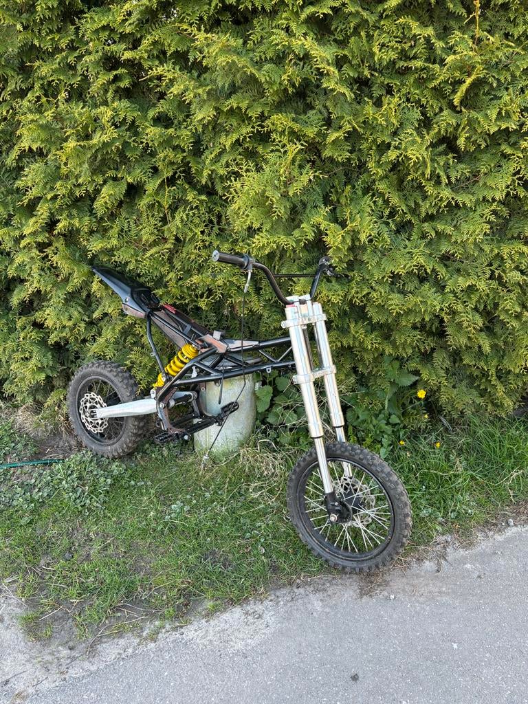 Pitbike 125cc frame, gespoten met nieuwe kapjes, Fietsen en Brommers, Minibikes, Midibikes en Pitbikes, Gebruikt, Pitbike, Ophalen of Verzenden