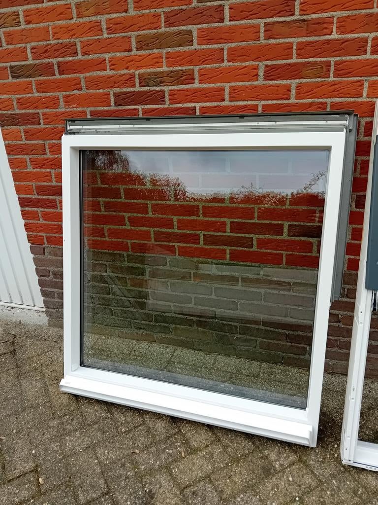 Velux kunststof dakraam GGU S06 met gootstukken, Doe-het-zelf en Verbouw, Glas en Ramen, Ophalen, Gebruikt, 80 tot 120 cm, 120 tot 160 cm