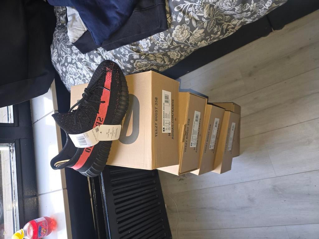 Yeezy Boost 350 V2 Core Black Red - Origineel, Kleding | Heren, Schoenen, Zwart, Ophalen of Verzenden, Adidas, Sneakers of Gympen