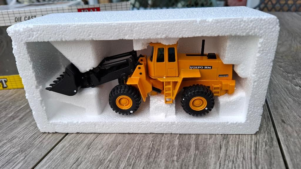 Volvo bm 4600b shovel Joal, Hobby en Vrije tijd, Modelauto's | 1:50, Ophalen of Verzenden, Zo goed als nieuw, Hijskraan, Tractor of Landbouw