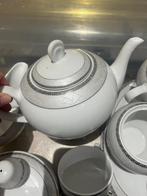 Wit porseleinen theeservies met zilveren details, Ophalen of Verzenden, Zo goed als nieuw, Overige stijlen, Porselein