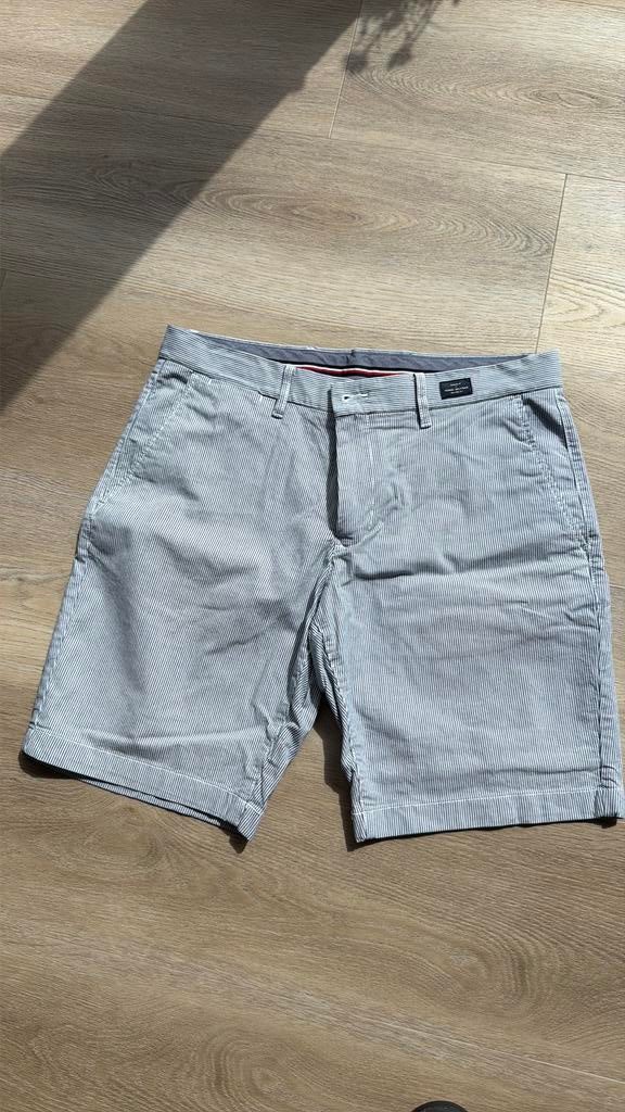 Korte broek Tommy Hilfiger maat 34, Ophalen of Verzenden, Zo goed als nieuw, Blauw