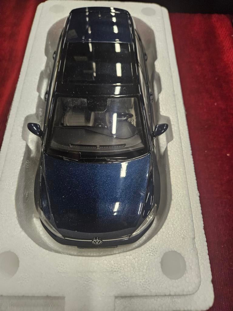 1/18 norev volkswagen golf 7 dealer box, Ophalen of Verzenden, Zo goed als nieuw, Norev