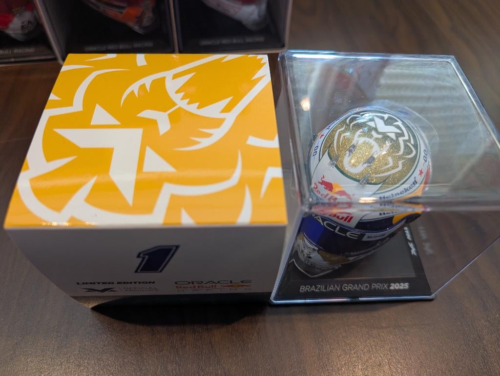 Max Verstappen helm Brazilië 2025 1:4, Verzamelen, Ophalen of Verzenden, Zo goed als nieuw, Formule 1