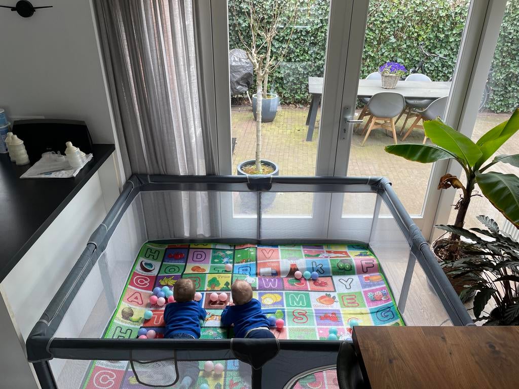 Grote Grondbox (180x 150), Inclusief Vloermat en Ballen, Kinderen en Baby's, Ophalen, Zo goed als nieuw, Rechthoekig, Boxkleed