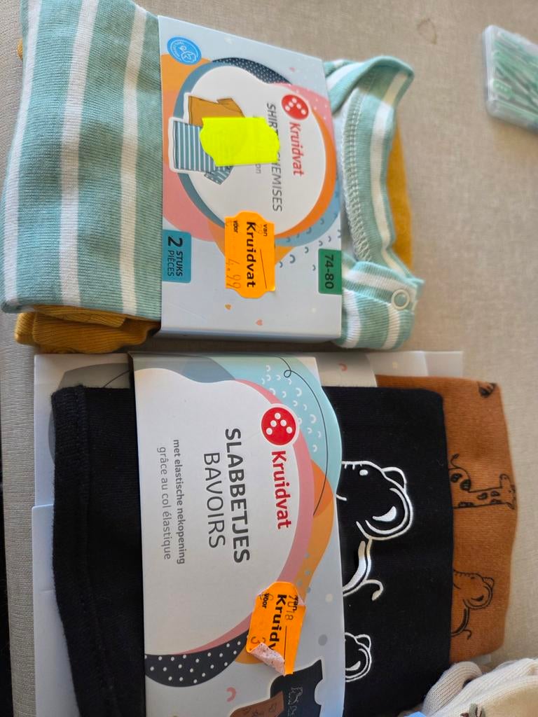 Kruidvat babykleding set: shirts, slabbers, broek, sweater, Ophalen, Nieuw