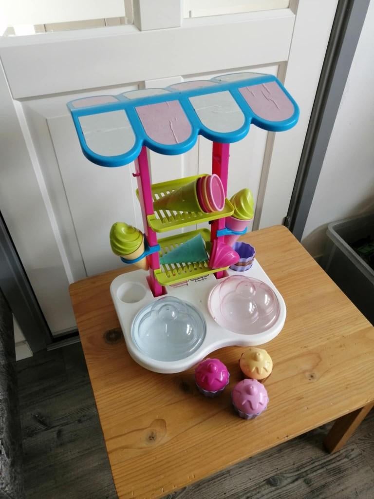 Zandtafel ijskraam, Ophalen, Zo goed als nieuw