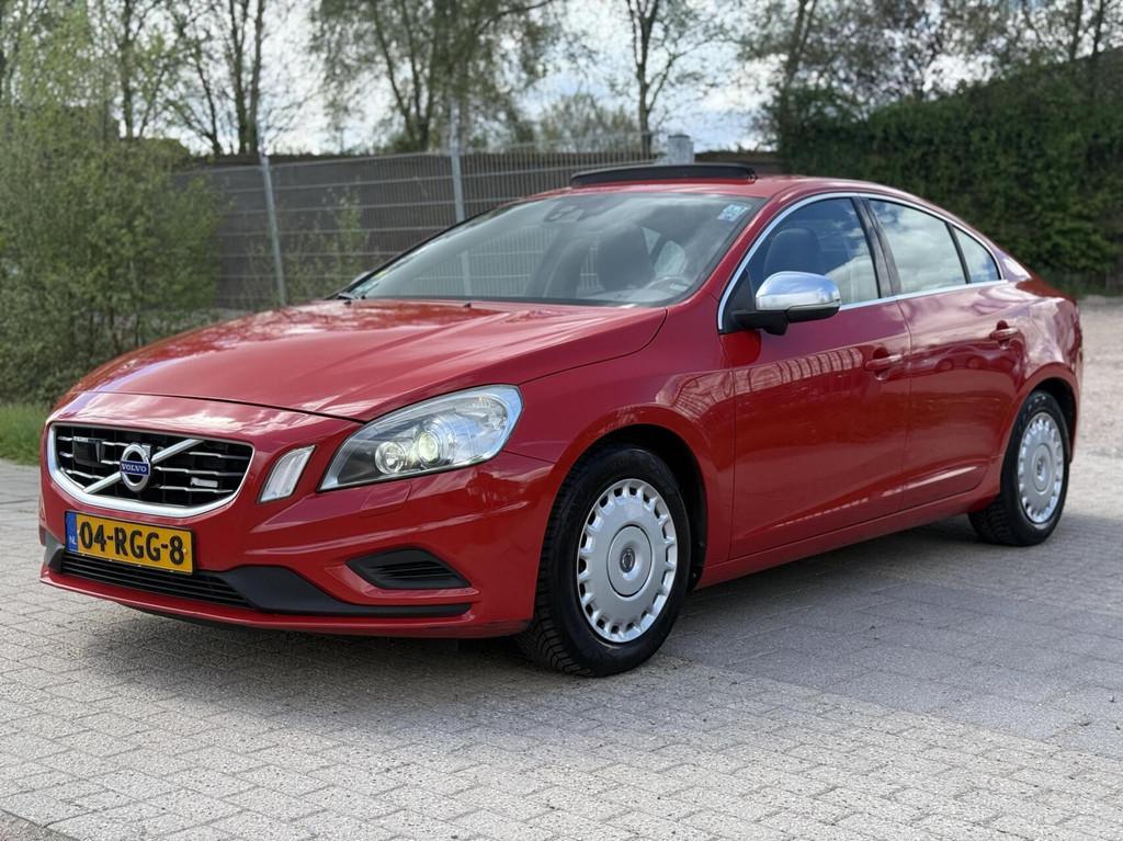 Volvo S60 1.6 DRIVe R-Design PANO AIRCO CRUISE PSENSOR VOLL, Auto's, Volvo, Voorwielaandrijving, Euro 5, Gebruikt, 4 cilinders