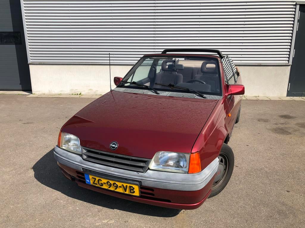 Opel Kadett 1.6 I Cabrio U9 1991 Rood I Cabriolet, Auto's, Voorwielaandrijving, 74 pk, 4 cilinders, Origineel Nederlands