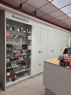 Tabakspeciaalzaak in drukke passage