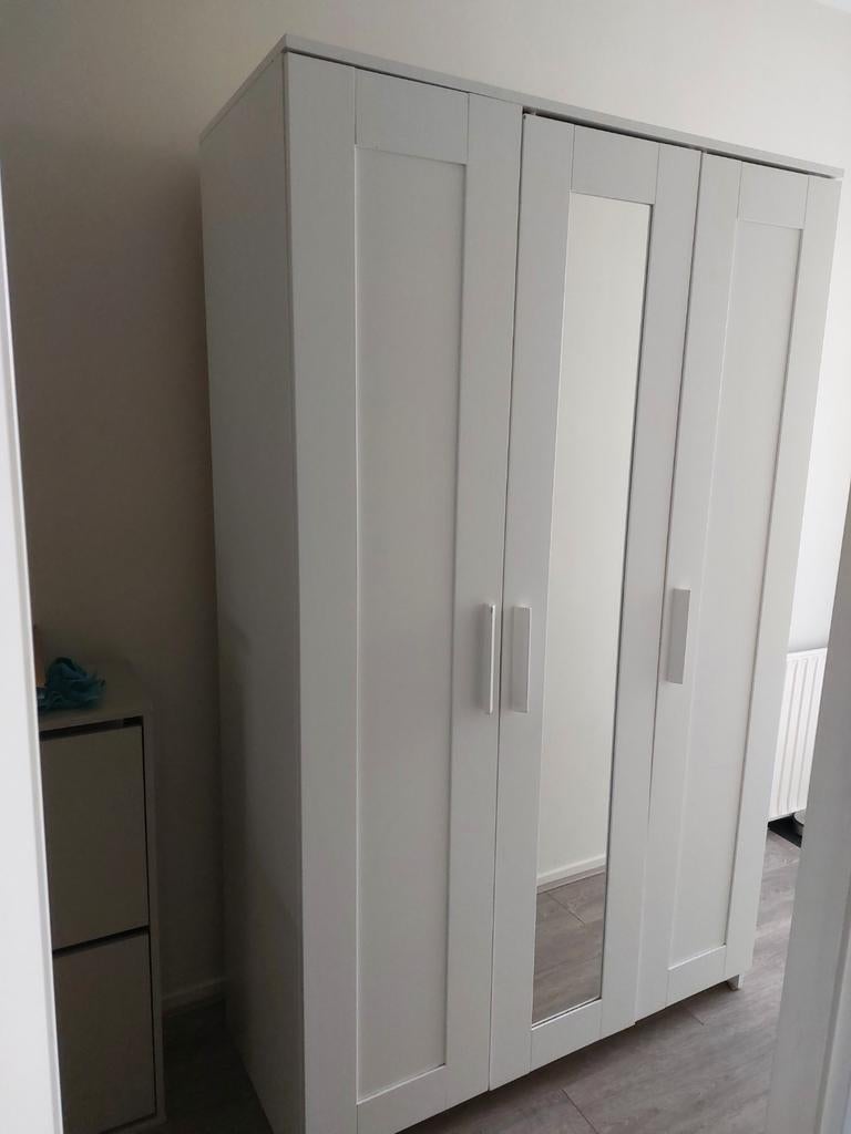 3 deurs witte kledingkast met spiegel BRIMNES IKEA, Huis en Inrichting, Kasten | Kledingkasten, Ophalen, Met deur(en), Gebruikt