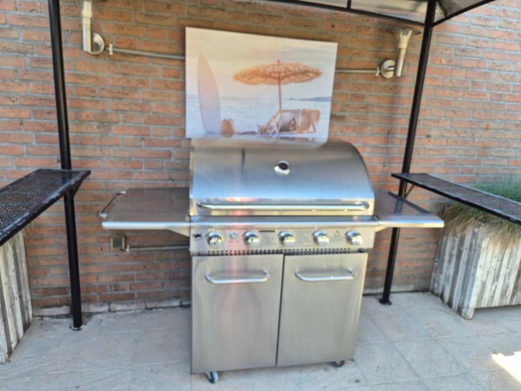 CRAZY BULL rvs gas BBQ met 4 branders. zgan., Ophalen