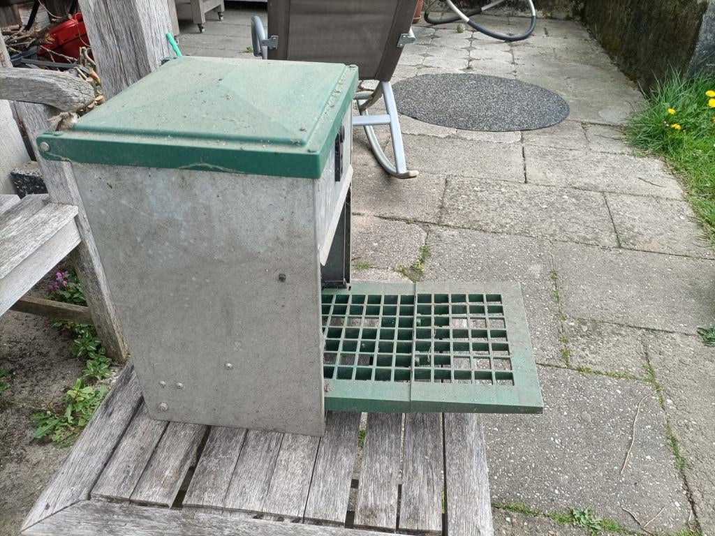 Feed-o-matic voerbak kippen, Dieren en Toebehoren, Pluimvee | Toebehoren, Ophalen, Gebruikt, Drinken en Voederen