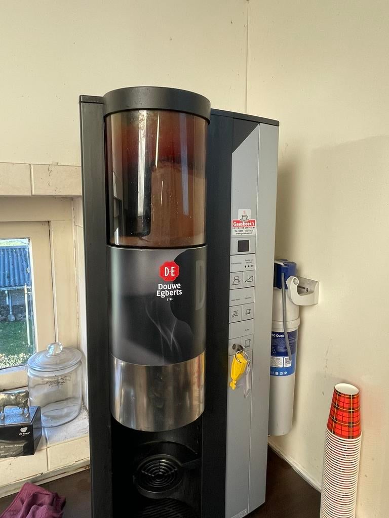 Douwe egberts koffie automaat, Ophalen, Gebruikt, 10 kopjes of meer, Koffiemachine