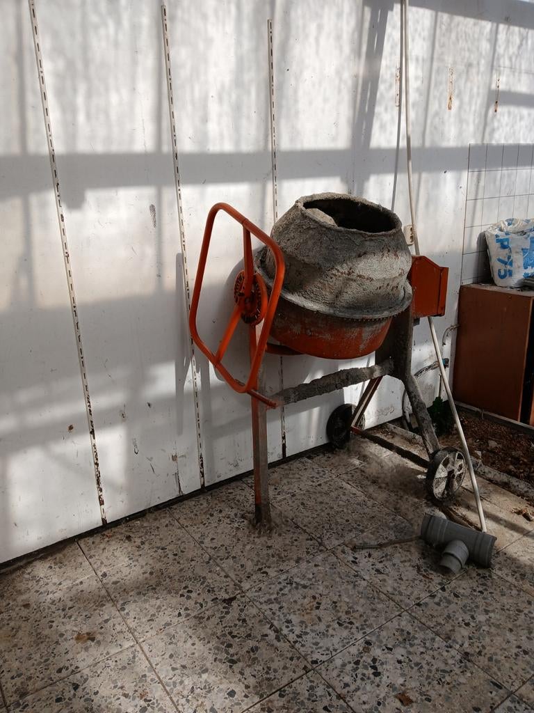 Betonmolen weinig gebruikt € 150,-, Ophalen, Zo goed als nieuw