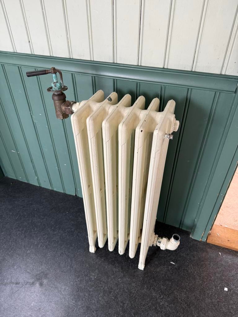 Antieke gietijzeren radiator, Doe-het-zelf en Verbouw, Verwarming en Radiatoren, Ophalen, Gebruikt, Radiator, Minder dan 60 cm