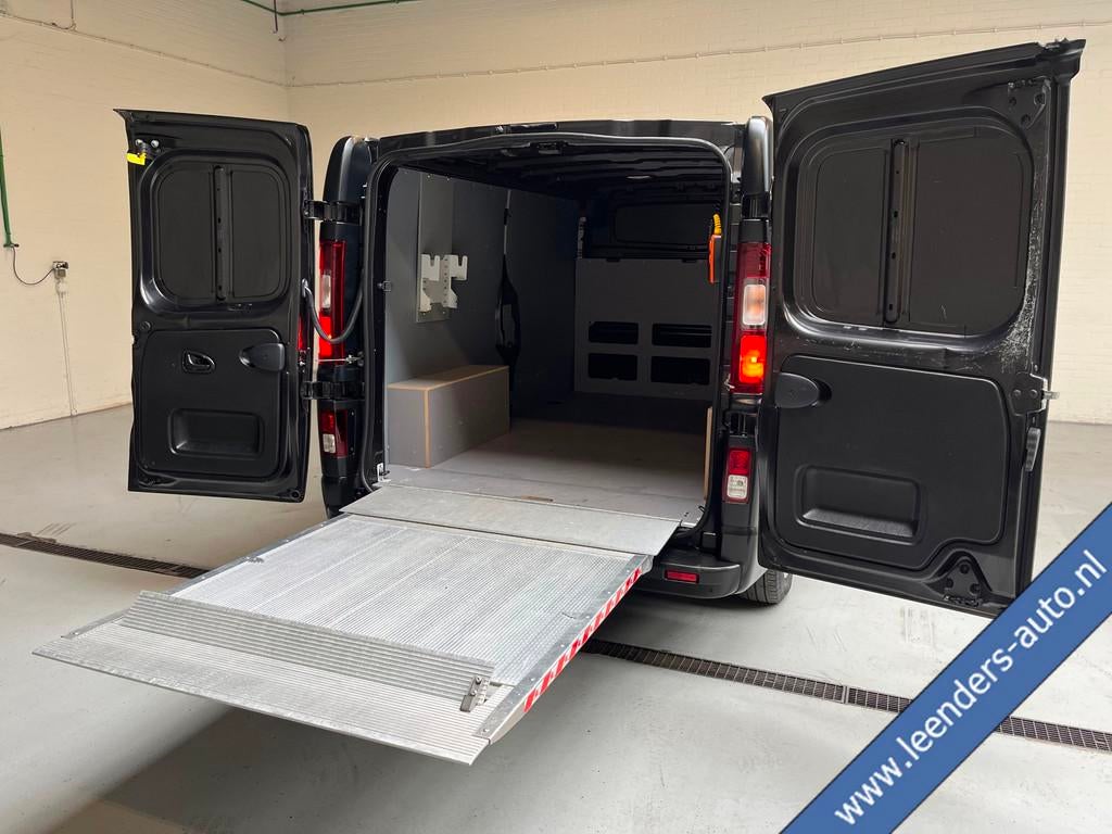 Renault Trafic met Laadklep! 2.0 dCi 120 T29 L2H1 Comfort 3P, Auto's, Voorwielaandrijving, Stof, Gebruikt, Renault