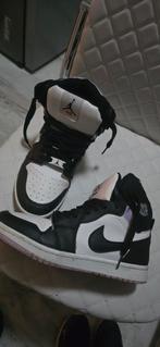 Sneakers zwart wit lila, Zwart, Ophalen of Verzenden, Sneakers of Gympen, Gedragen