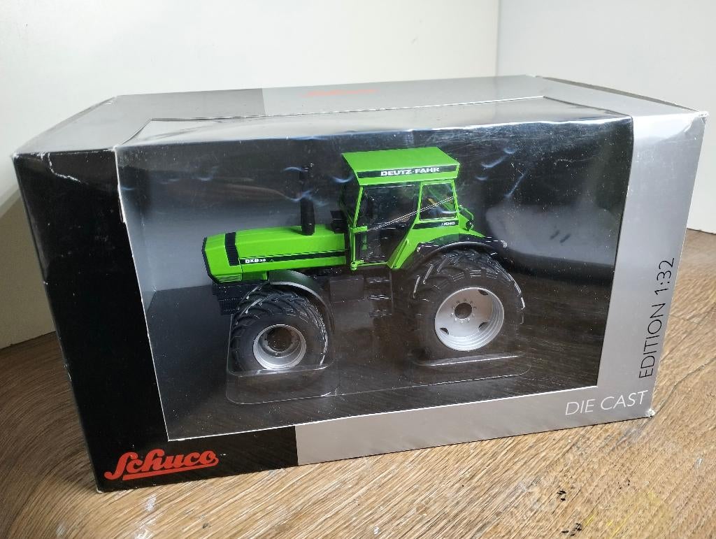 Te koop Schuco Deutz- Fahr DX 830 Dubbellucht., Ophalen of Verzenden, Nieuw, Tractor of Landbouw, Schuco