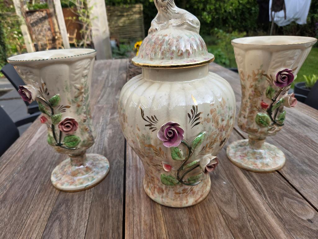 vazen met bloemen motief, Ophalen of Verzenden