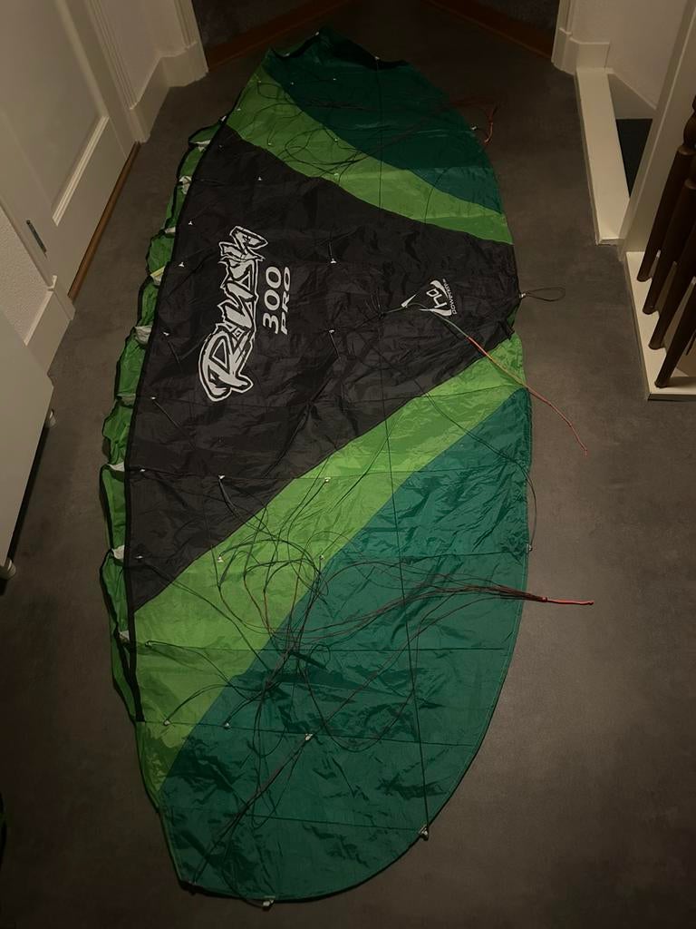 HQ Rush PRO 300 trainer kite met bar 3 lijns (peter Lynn), Ophalen of Verzenden, Zo goed als nieuw