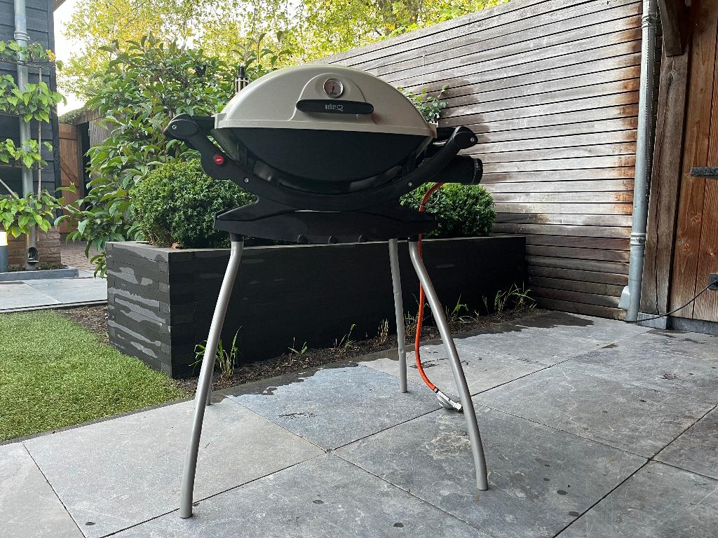 Weber q220, zeer nette staat., Tuin en Terras, Gasbarbecues, Ophalen, Zo goed als nieuw, Weber