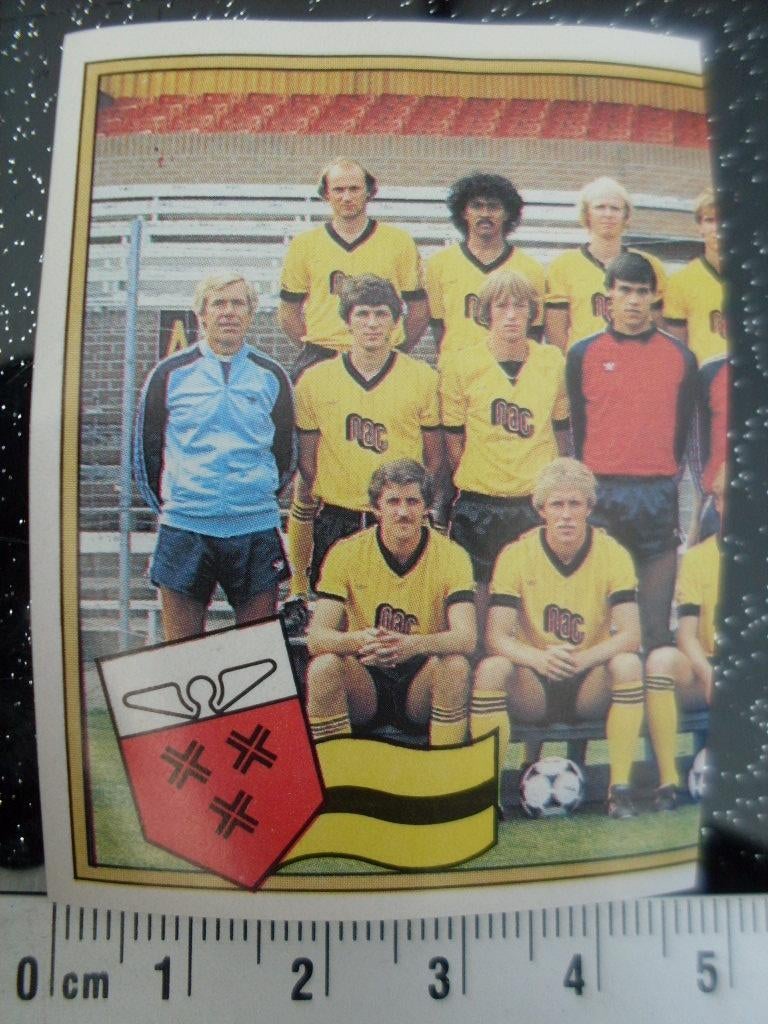 panini sticker voetbal 83 NAC 1/2 elftal foto nr 169, Verzamelen, Verzenden, Zo goed als nieuw, NAC Breda, Poster, Plaatje of Sticker