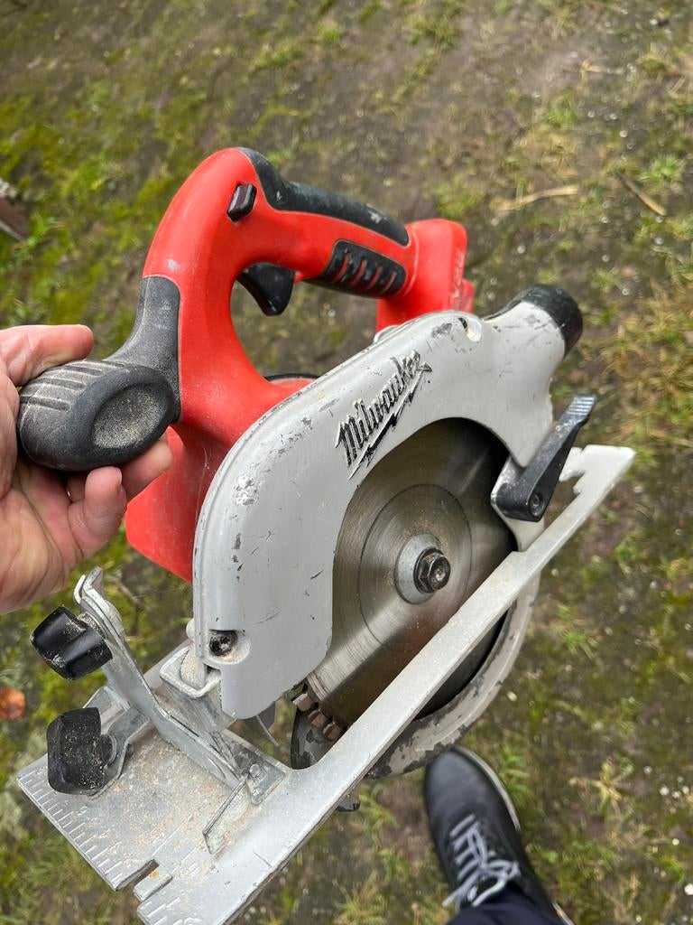 Milwaukee  M28 accu cirkelzaag, Cirkelzaag, 70 mm of meer, Ophalen of Verzenden, Zo goed als nieuw