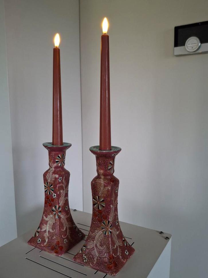 2 Chinese oude handbeschilderde kandelaars, 23 cm hoog, Antiek en Kunst, Antiek | Kandelaars, Koper of Brons, Ophalen of Verzenden