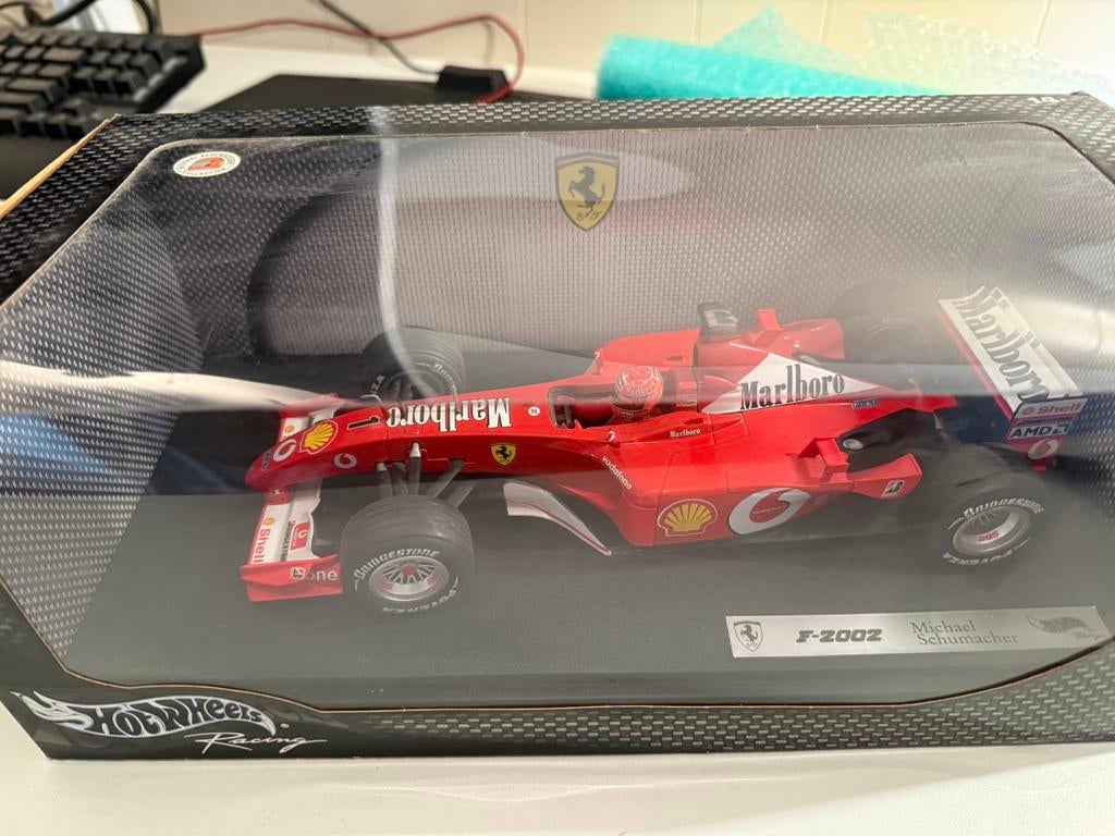 Schumacher Ferrari F2002 marlboro 1/18, Hobby en Vrije tijd, Modelauto's | 1:18, Ophalen of Verzenden, Zo goed als nieuw, Hot Wheels