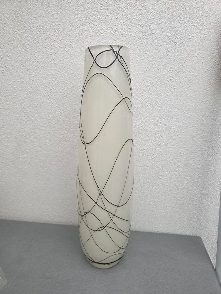 Witte vaas met zwarte lijnen, Antiek en Kunst, Ophalen of Verzenden