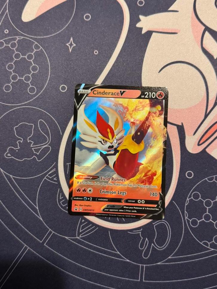 Pokémon kaarten Cinderace V #SWSH015, Hobby en Vrije tijd, Verzamelkaartspellen | Pokémon, Zo goed als nieuw, Losse kaart, Ophalen of Verzenden