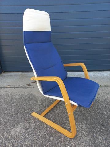 Fijne stoel om baby/kind te voeden beschikbaar voor biedingen