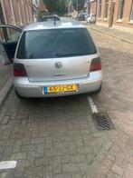 Volkswagen Golf 2.3 V5 125KW AUT 2002 Grijs, Auto's, 65 €/maand, 650 kg, 170 pk, Zilver of Grijs