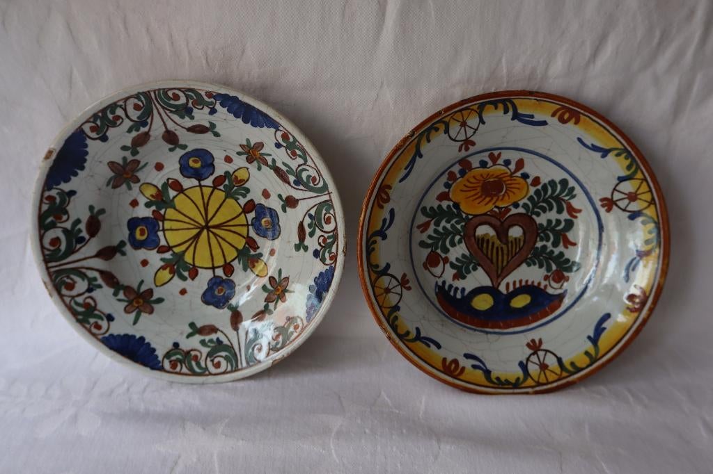 Antieke Delft Porceleyne Klaauw polychroom borden c 1900, Ophalen of Verzenden