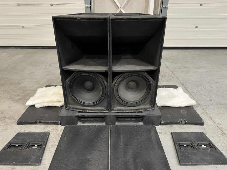 2x Martin Audio W8S 18"/15" sub + wheels + cover!, Audio, Tv en Foto, Luidsprekers, Gebruikt, Subwoofer, 120 watt of meer, Ophalen of Verzenden