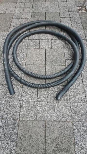 Te koop zeer stevige slang binnenmaat 50 mm lengte 9,8 m beschikbaar voor biedingen