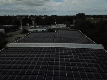 Zonnepanelen 1388 stuks incl. omvormers zo goed als nieuw beschikbaar voor biedingen