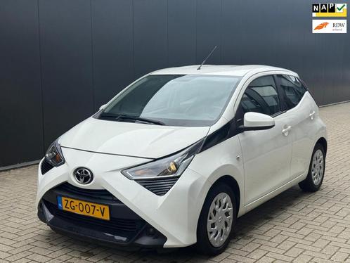 Toyota Aygo 1.0 VVT-i x-play CAMERA BT NAP APK 2027, Auto's, Toyota, Bedrijf, Te koop, Aygo, ABS, Achteruitrijcamera, Airbags